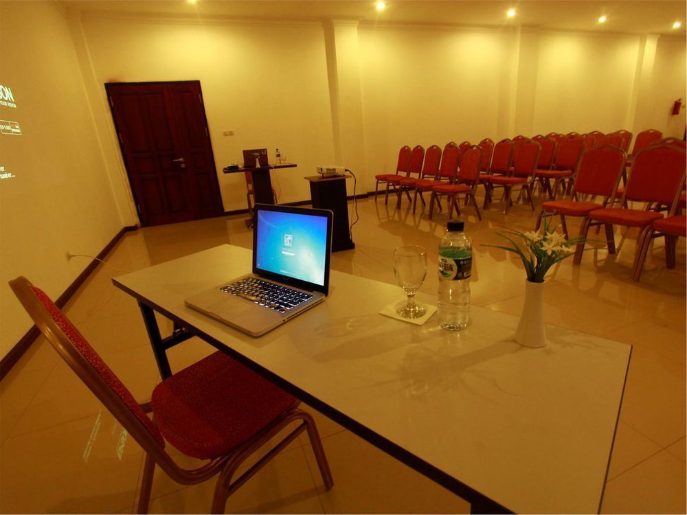 Royal Park Hotel Samarinda Eksteriør bilde